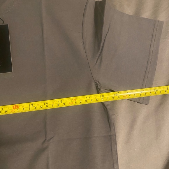 🔥New short sleeve active top small. - Picture 6 of 9